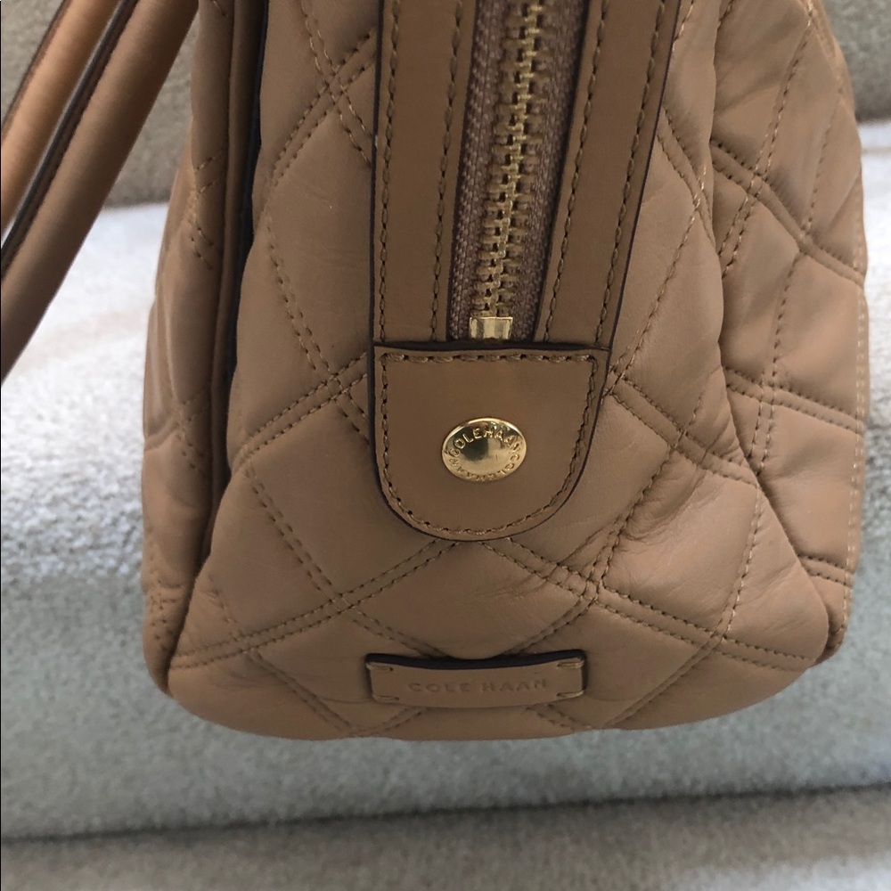 Beautiful Cole Haan quilted leather handbag - Picture 8 of 10